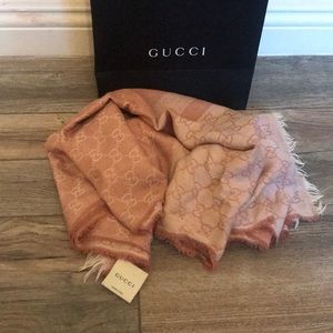 AUTHENTIC Gucci Two-Tone Scarf!✨